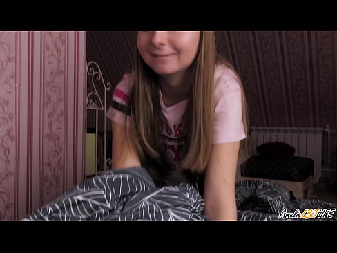 ❤️ Blondie onun BFF-ni dərindən sorur və ağzına boşaldır Porno pornoda az.sexafinkarasskaz.ru ﹏