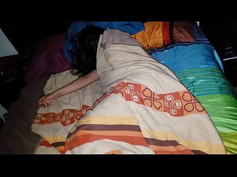 ❤️ Ögey oğul gənc ögey anası yatarkən onu təhqir edir. Porno pornoda az.sexafinkarasskaz.ru ﹏